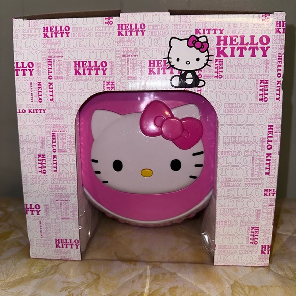 NEW Hello Kitty Bluetooth CD Boombox with AM/FM Stereo Radio and Digital Tuning - Picture 2 of 6